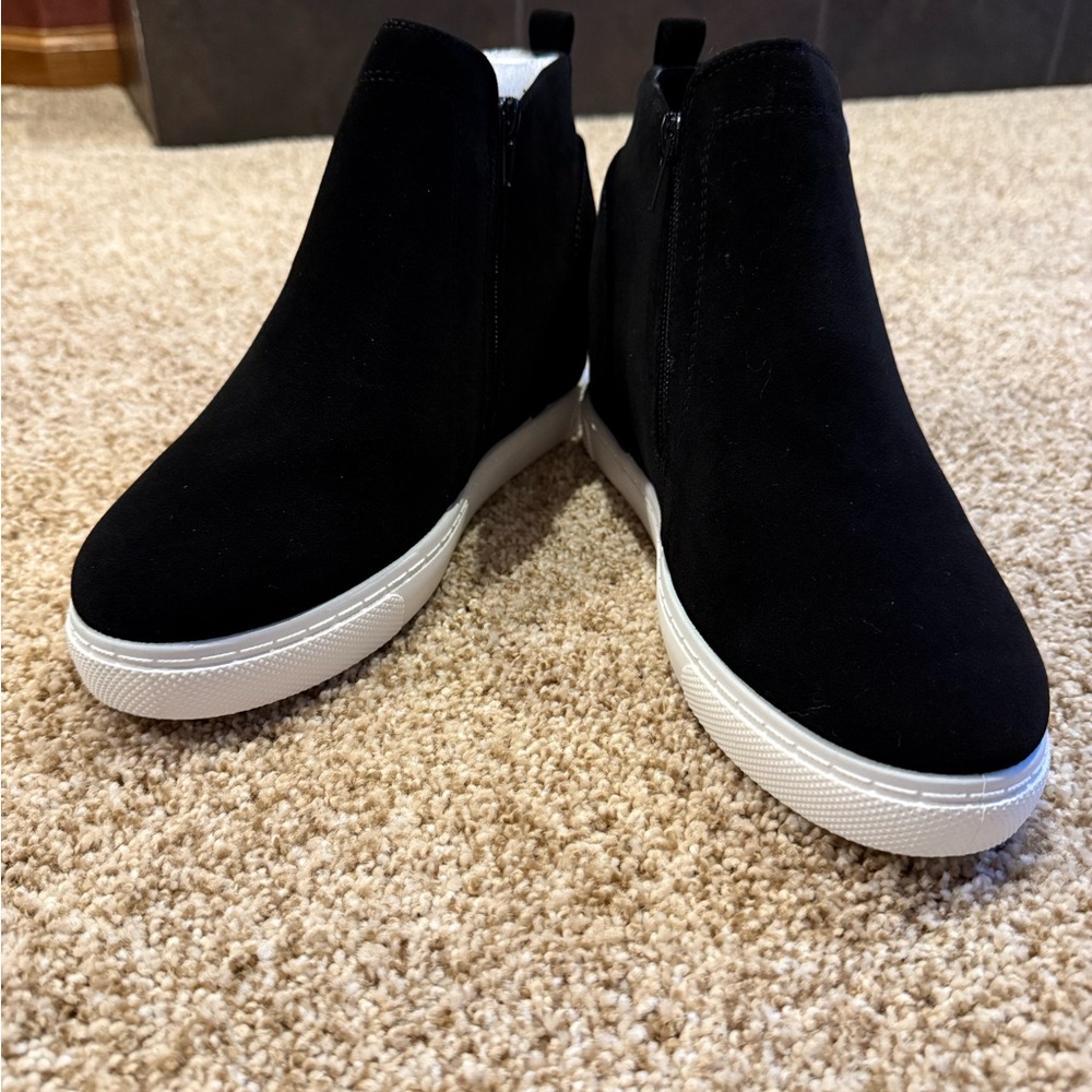 Outwoods Black Suede High-Top Sneakers with White Sole